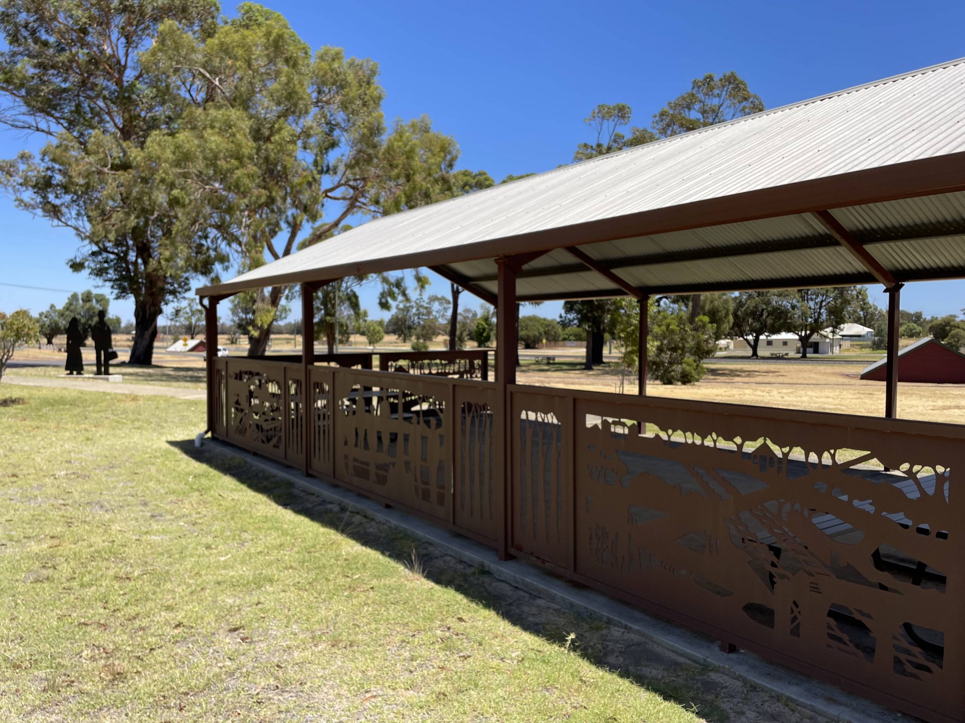 Yarloop-Sihlouettes-Picnic-Area-1920x1440.jpg