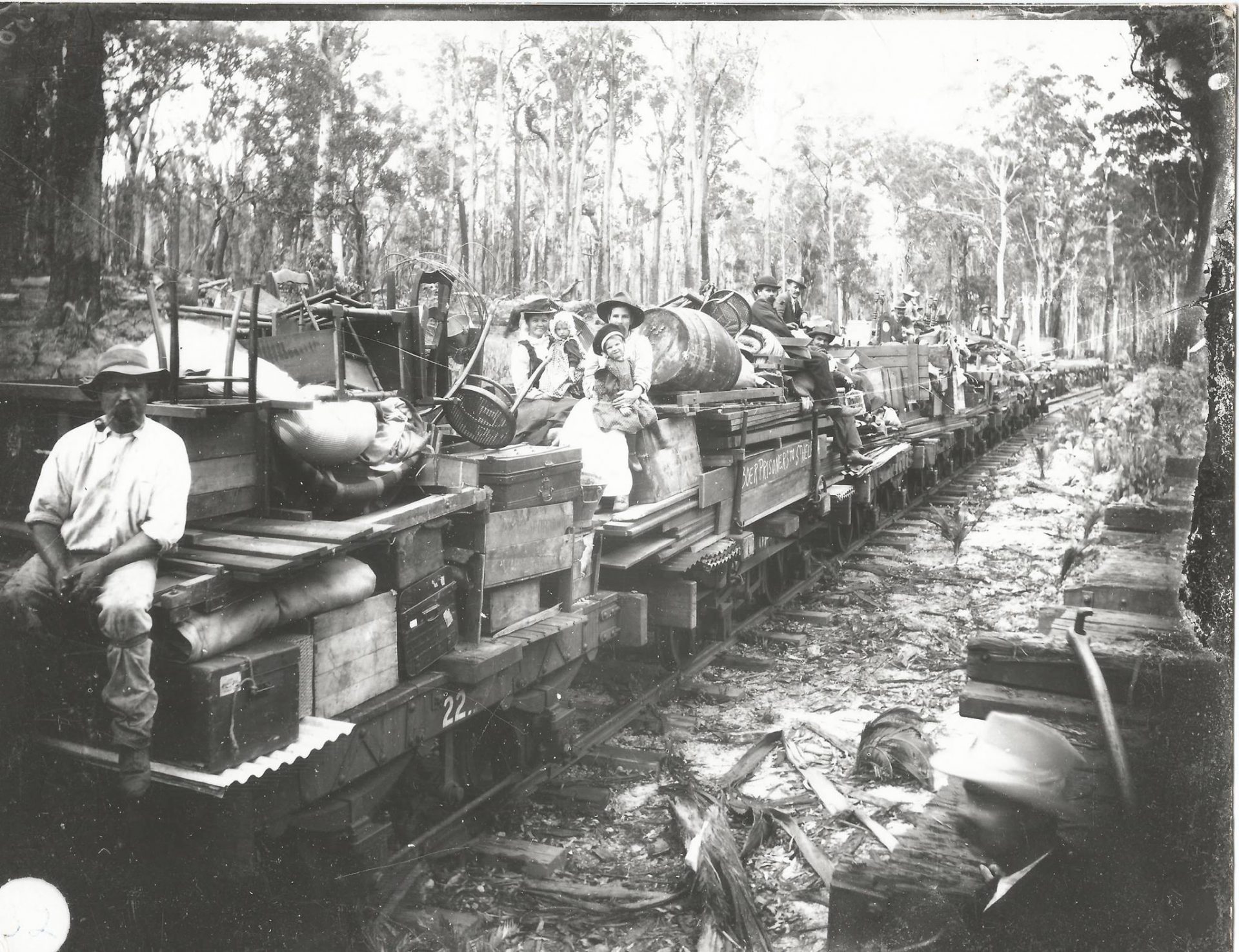 Bush-workers-moving-camping-in-the-Mornington-Mill-area-circa-1900-1920x1476.jpg