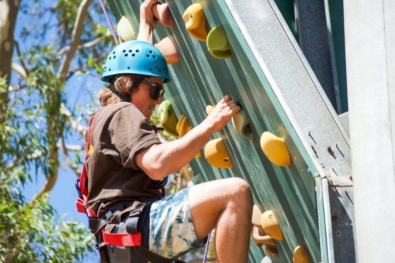 Mornington-Adventure-Camp-Climbing.jpg