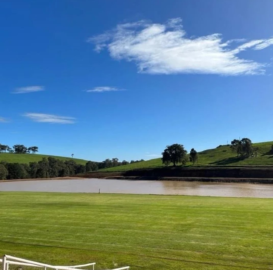 Mornington-Adventure-Camp-Oval-and-Dam.jpg