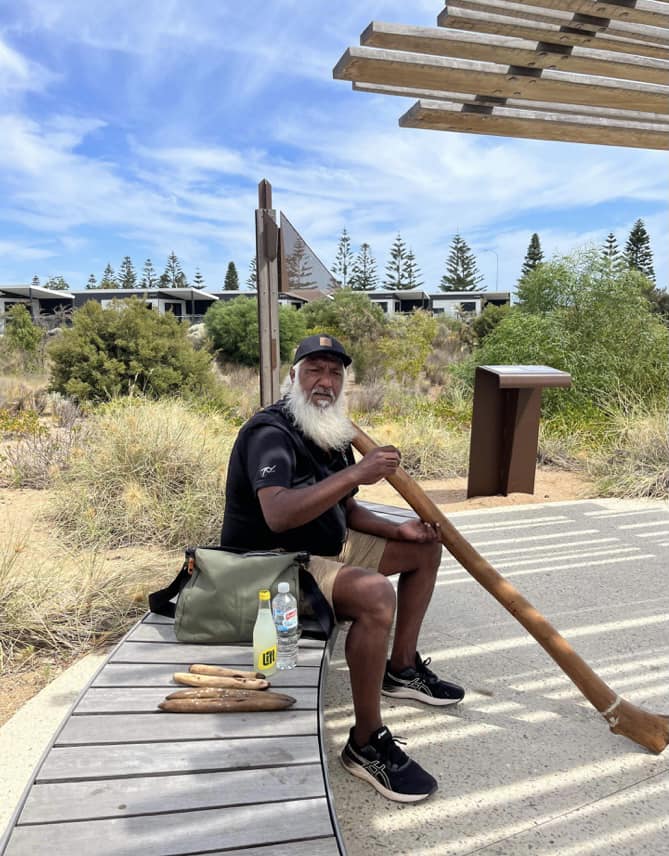 Troy-Bennell-playing-the-didgeridoo.jpg