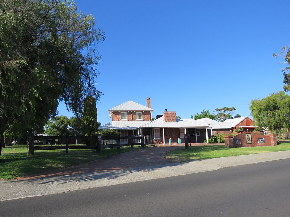 Upton_House_Australind_January_2021_01-Credit-Calistemon.jpg