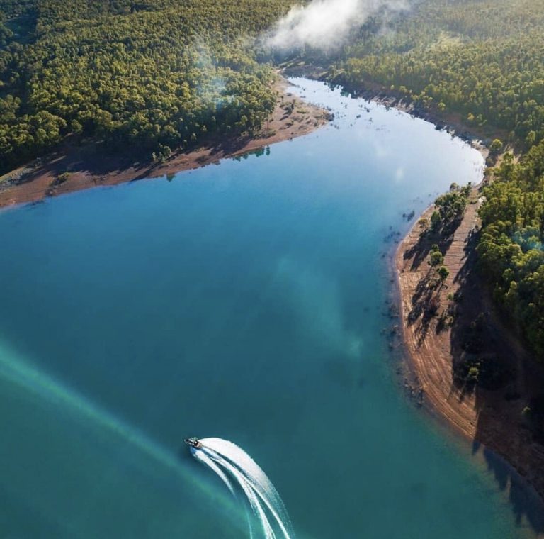 lake Brockman Boat+on+dam+smoke