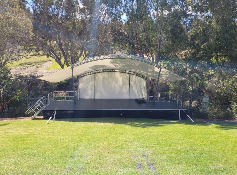 Lonsdale-Portable-stage.jpg