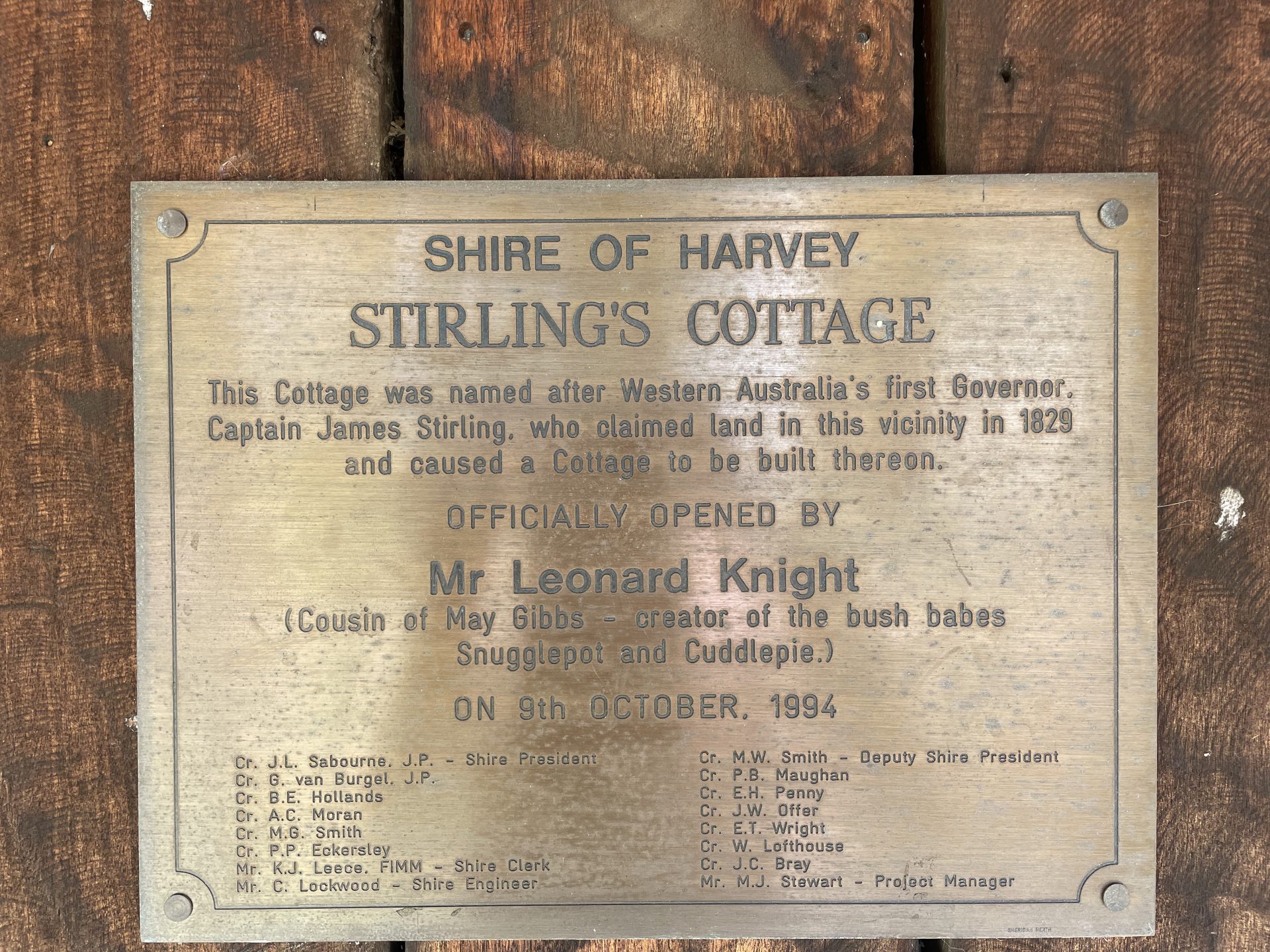 Stirling-Cottage-Plaque-1920x1440.jpg