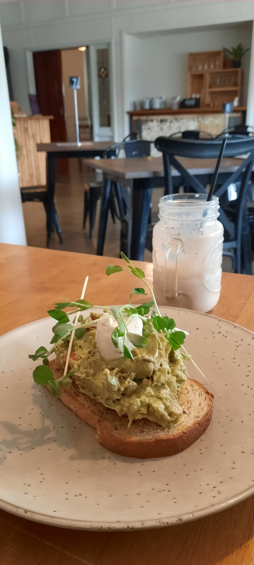 Curious-Cockatoo-Cafe-breakfast-avocado-smash-credit-James-Junio-864x1920.jpg