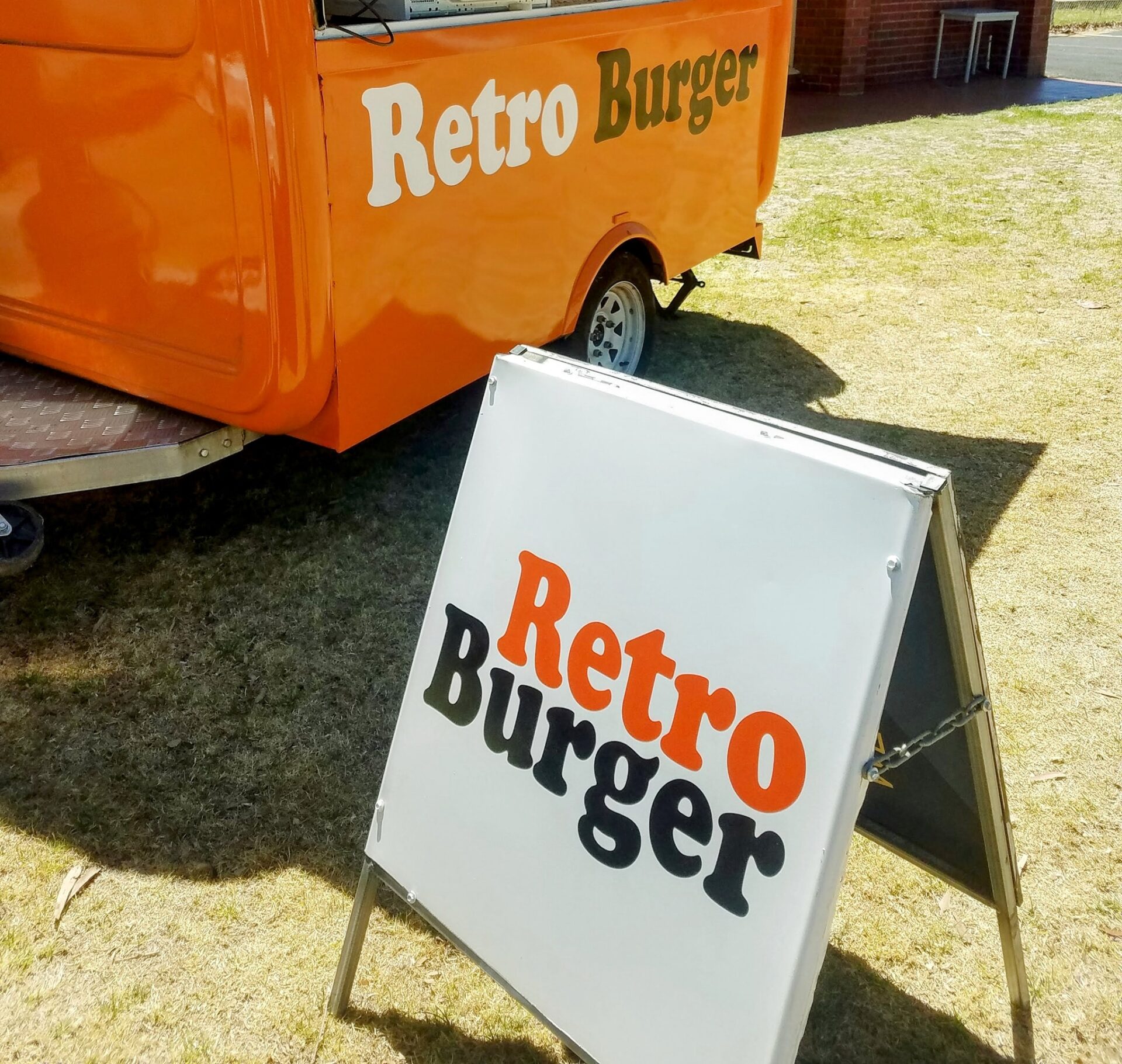 Retro-Burger-Van-and-Sign-1920x1821.jpg