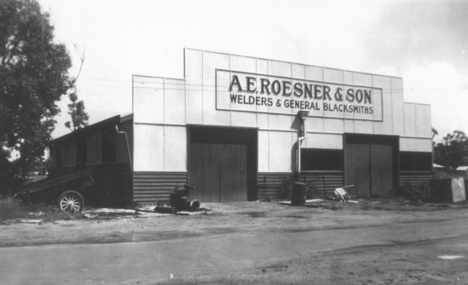 Roesners-in-Newell-Street-around-1930s.jpg