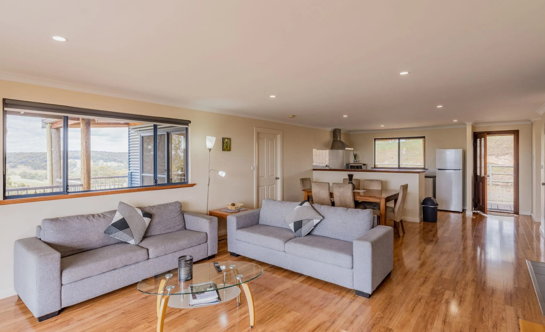 Alta-Vista-Cottage-2-Living-2.jpg