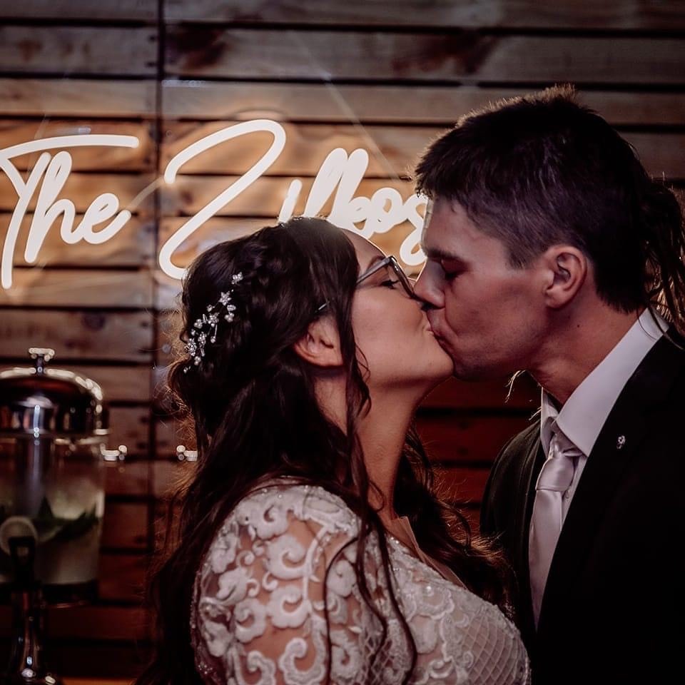 Image of a newly married husband and wife kissing
