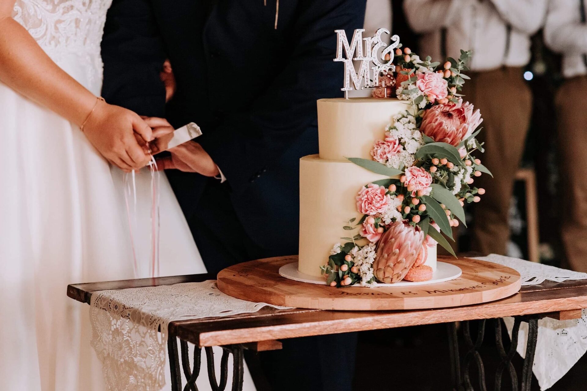 The-CupCakery-South-West-wedding-cake-1920x1281.jpg