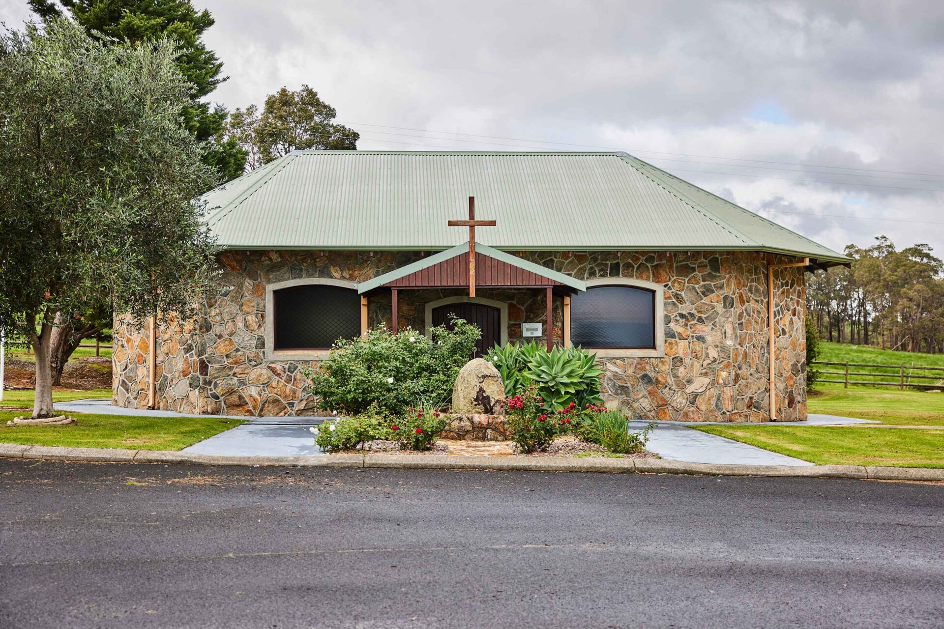 0T9A1370_©BiancaTurri-Shrine-Exterior-LR-1920x1280.jpg