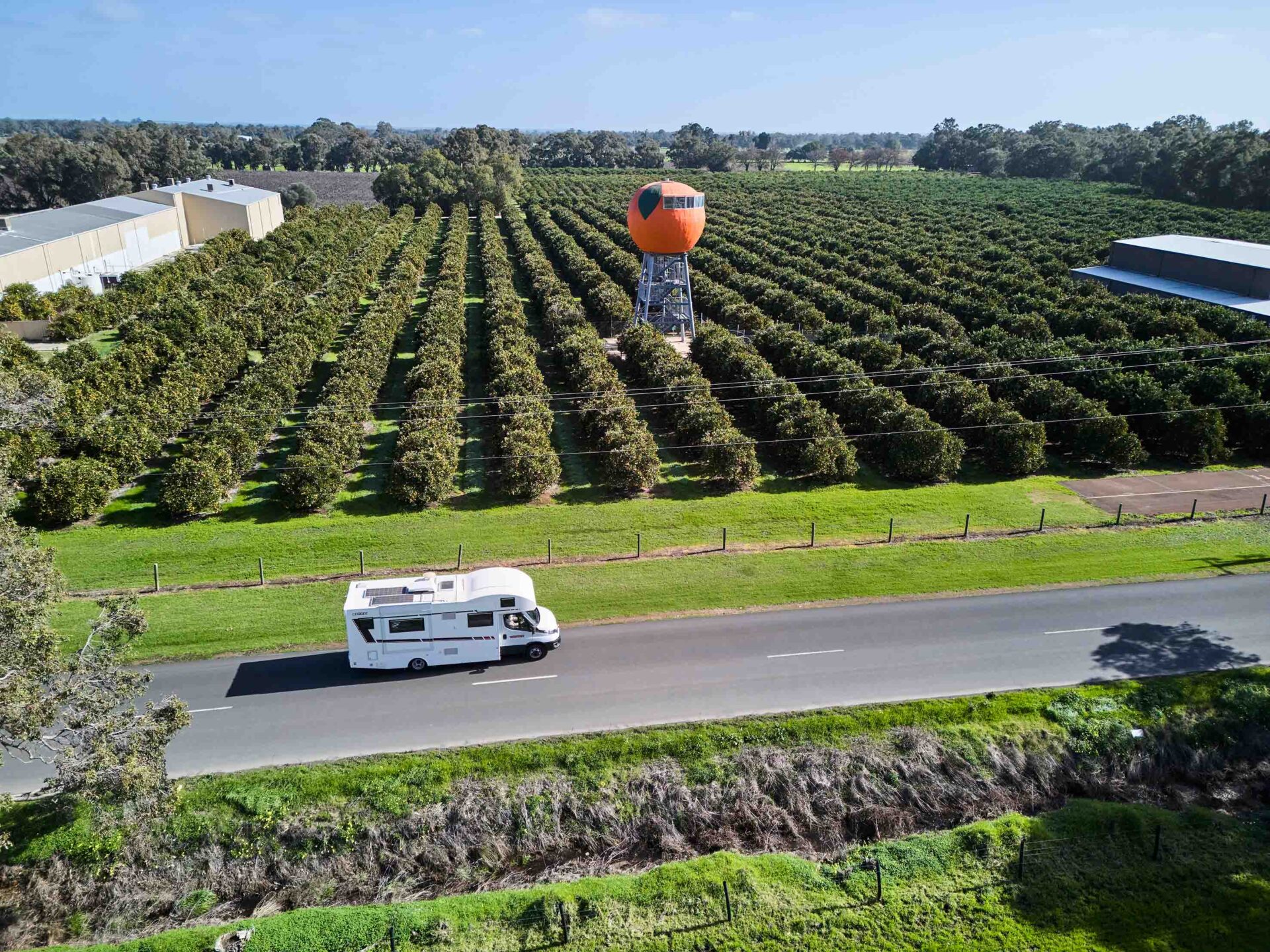 RV-driving-past-the-Big-Orange-DJI_20250709121555_0059_D_©BiancaTurri-ELR-1920x1440.jpg