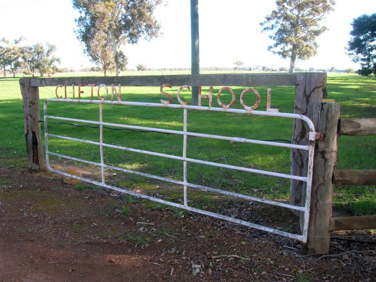 Clifton School Farm Gate Credit Harvey History Online LR