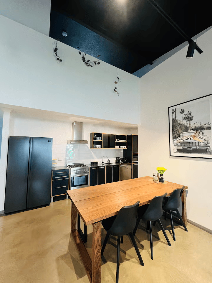 An image of a kitchen