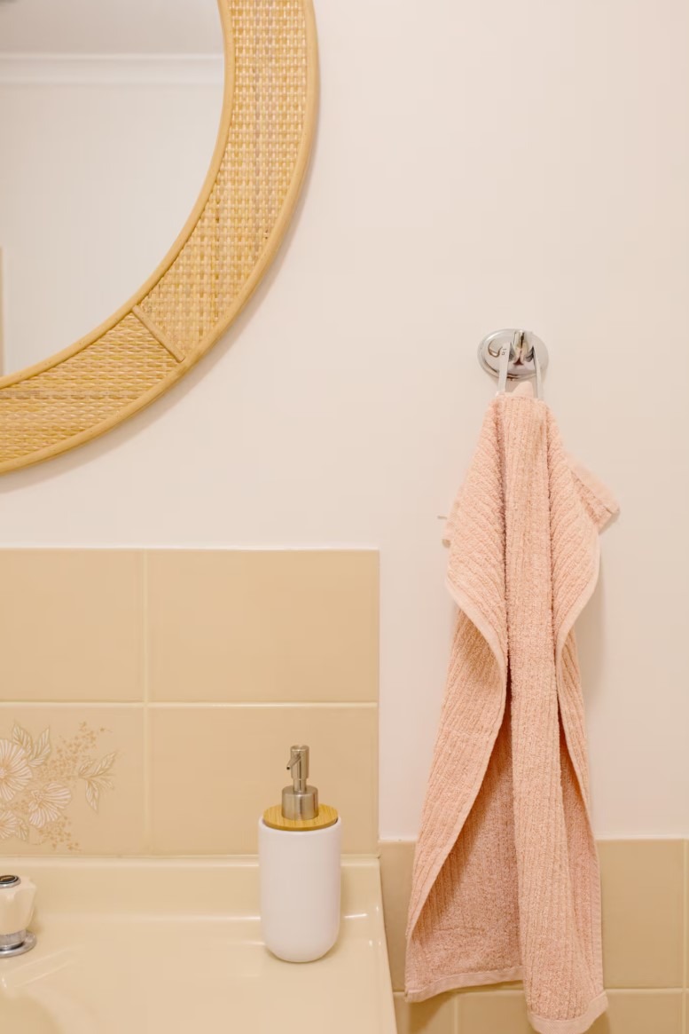 Beach-House-Myalup-Bathroom-towel.jpg