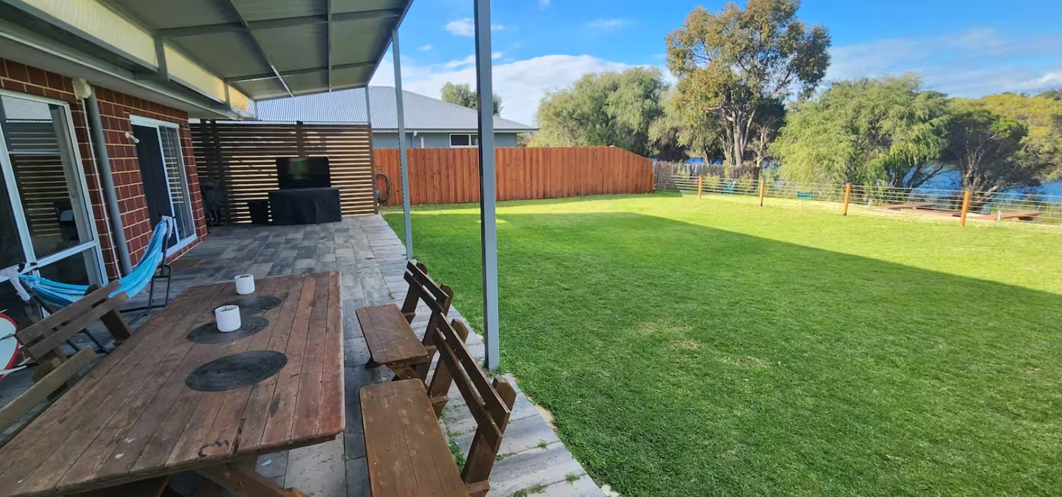 Lakeside-Holiday-Home-Myalup-Backyard.jpg