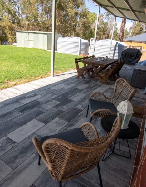 Lakeside-Holiday-Home-Myalup-Deck.jpg