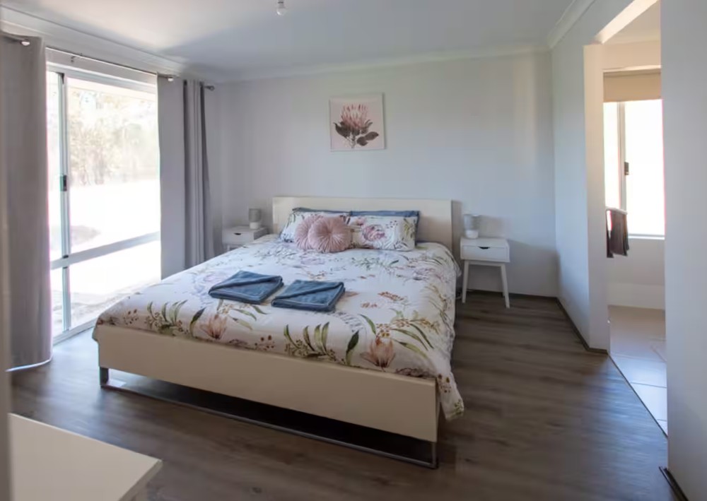Lakeside-Holiday-Home-Myalup-Master-Bedroom-2.jpg