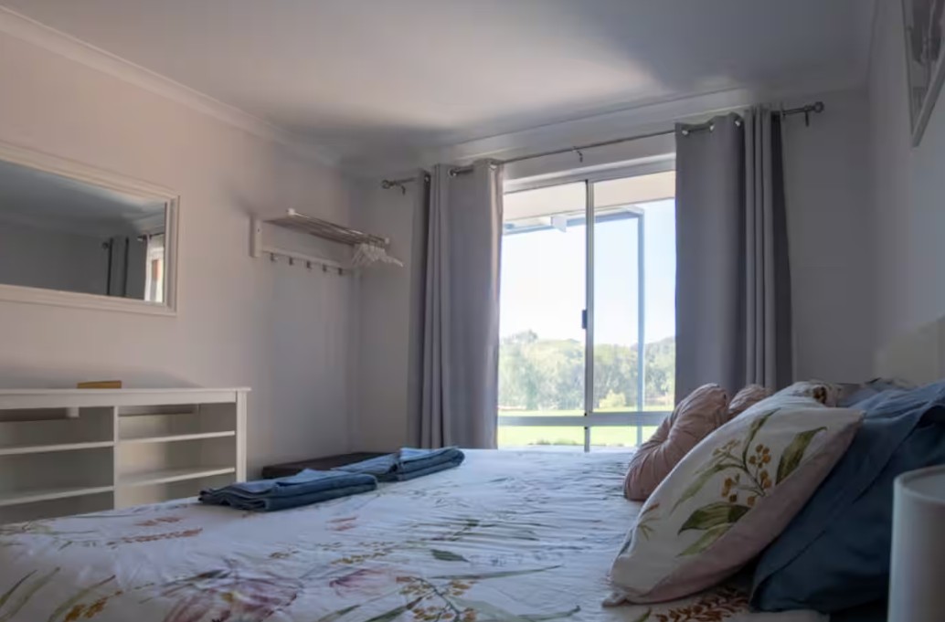 Lakeside-Holiday-Home-Myalup-Master-Bedroom.jpg