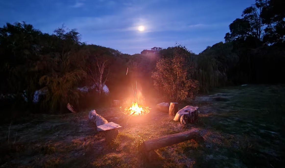 Lakeside-Holiday-Home-Myalup-firepit-by-the-Lake.jpg