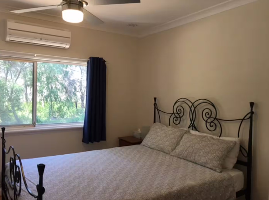 Myalup-Cosy-Country-Cottage-Bedroom-2.jpg