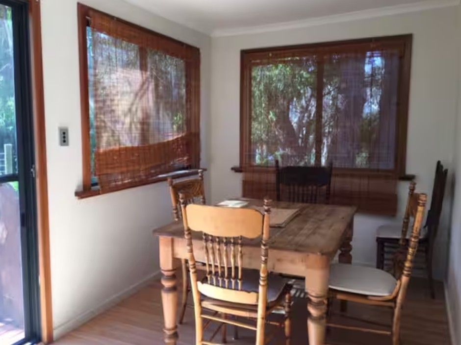 Myalup-Cosy-Country-Cottage-Dining.jpg