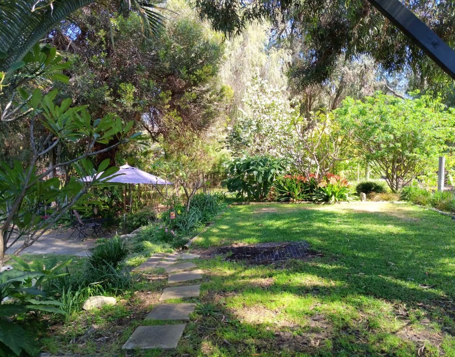 Myalup-Cosy-Country-Cottage-Garden-3.jpg