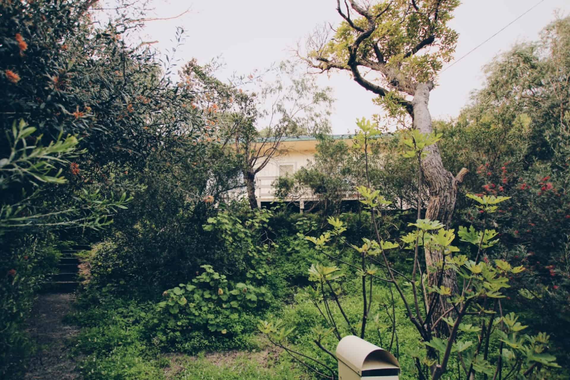 Myalup-Treetops-Hideaway-exterior-and-garden.jpg
