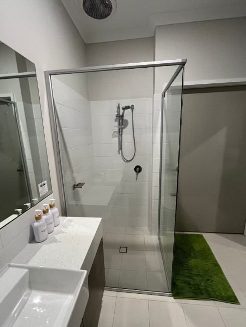 Indus-Holiday-House-Main-Bathroom.jpg