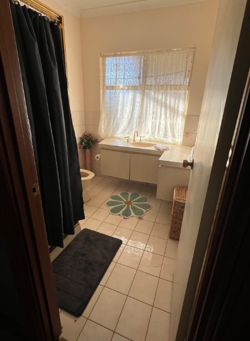 Myra-Downs-Bathroom.jpg