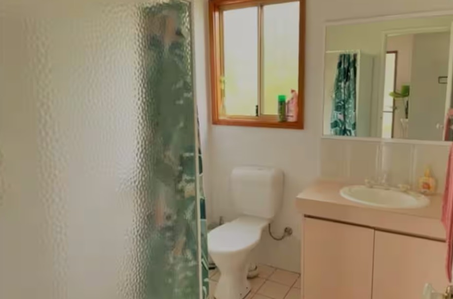 Weaver-House-bathroom.jpg