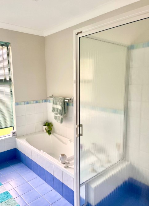 Binningup-Beach-Bush-Retreat-Bathroom-with-shower-and-bath.jpg
