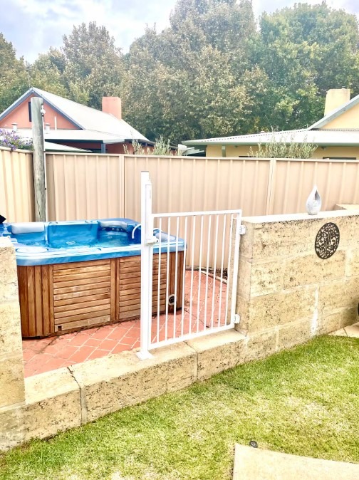 Binningup-Beach-Bush-Retreat-Hot-tub.jpg
