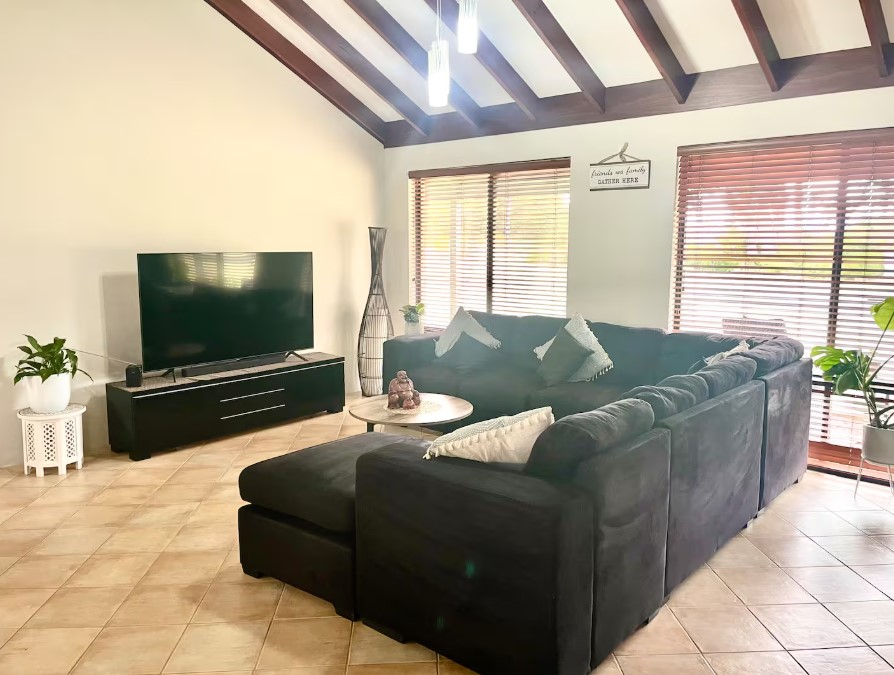 Binningup-Beach-Bush-Retreat-living-room-2-1.jpg