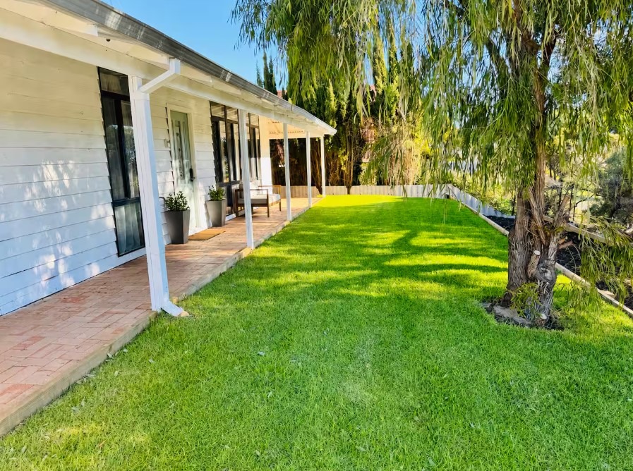 Coastal-Haven-Cottage-entrance-and-exterior.jpg