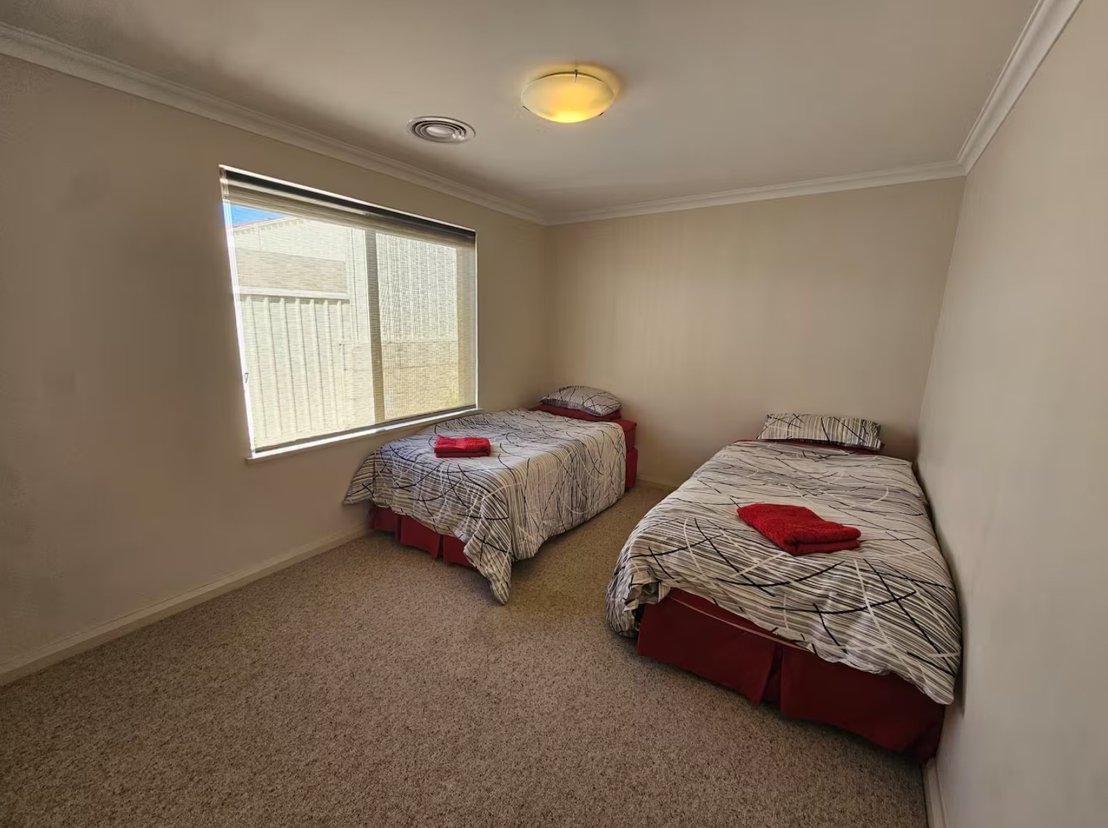 Montan-Holiday-House-Bedroom-Twin.jpg