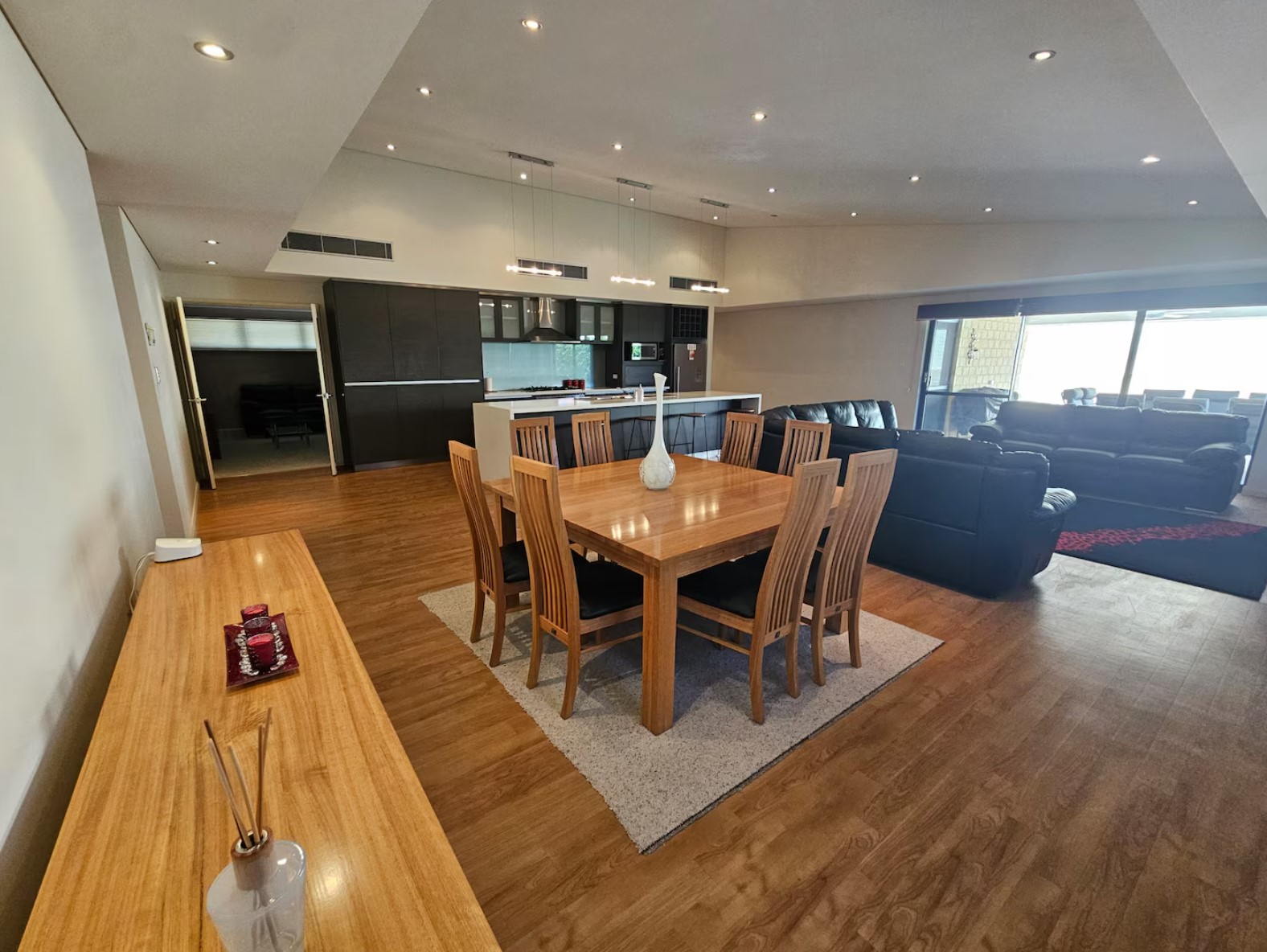 Montan-Holiday-House-Dining.jpg