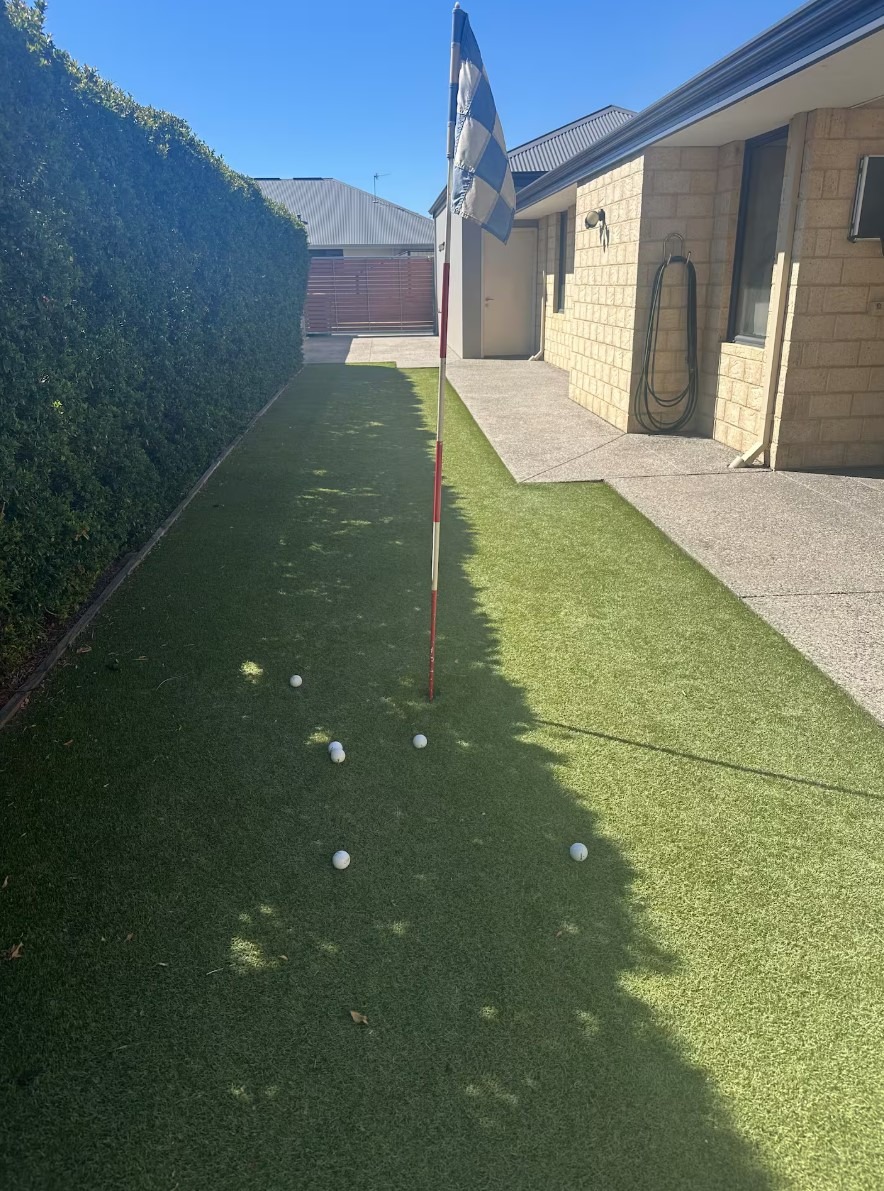 Montan-Holiday-House-Putting-area.jpg